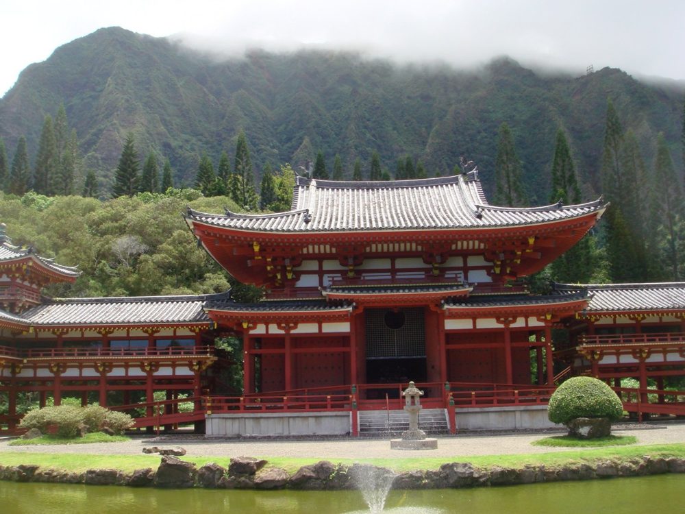 The Byodo-In Temple in the Valley of the Temples, Kāneʻohe, beneath the green cliffs of the Koʻolau Range.